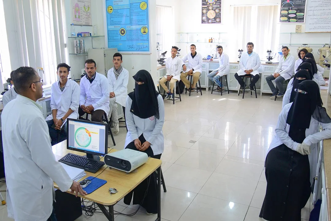 بيئة تعليمية وتطبيقية متميزة