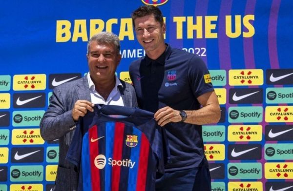 برشلونة يتطلع لاستعادة أمجاد الماضي بصفقاته الكبيرة