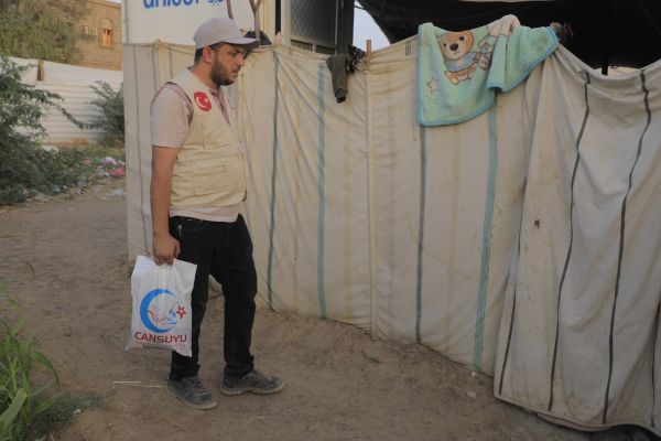 بتمويل هيئات تركية.. نحو 70 ألفاً من النازحين والأسر الفقيرة يستفيدون من مشاريع الأضاحي