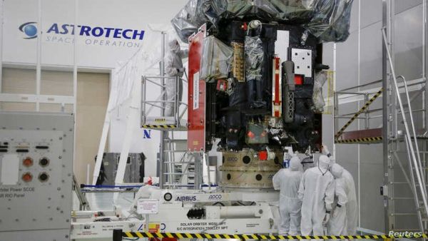 رائد فضاء أمريكي يعود إلى الأرض على متن مركبة روسية