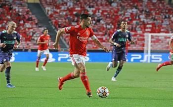بنفيكا يتغلب على آيندهوفن بهدفين لواحد في دوري أبطال أوروبا