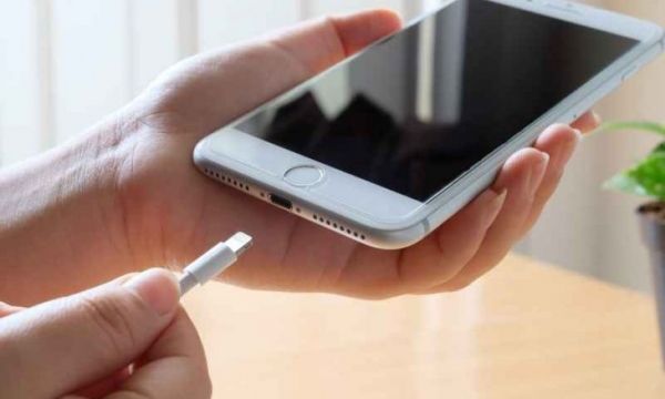 تحرك أوروبي لتنفيذ مشروع شاحن واحد لكافة الهواتف والأجهزة