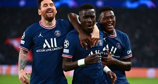 سان جيرمان يستعيد توازنه بفوز صعب على أنجيه في الدوري الفرنسي