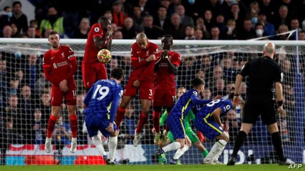 تشلسي وليفربول يتعادلان لصالح مان سيتي في الدوري الإنجليزي