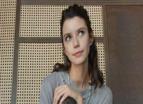 صدمة في الوسط الفني..  الممثلة بيرين سات تعتزل رسميًا