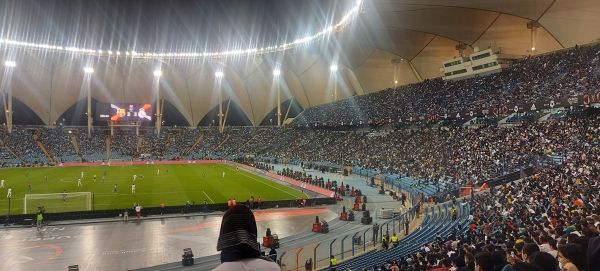 الريال يهزم برشلونة في الرياض ويبلغ نهائي السوبر الإسباني