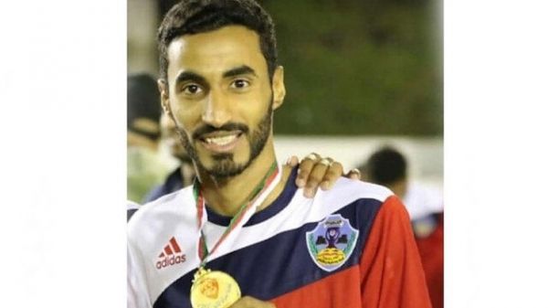 وفاة اللاعب العُماني منذر الحراصي على أرض الملعب