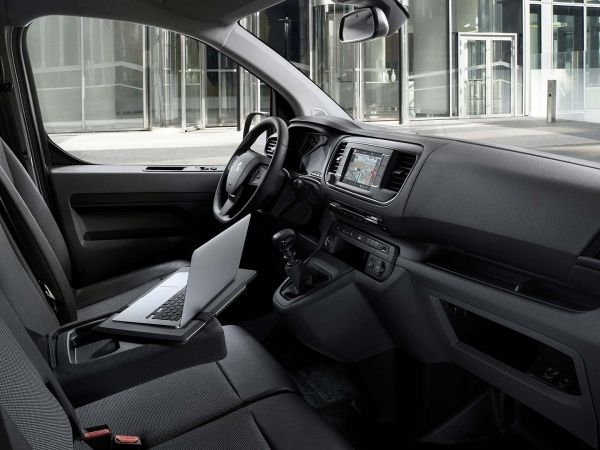 بيجو تطلق نسخا جديدة من أشهر سياراتها العائلية