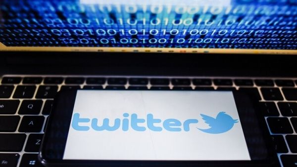 تويتر يعلق حسابات السفارات الصربية في 8 دول