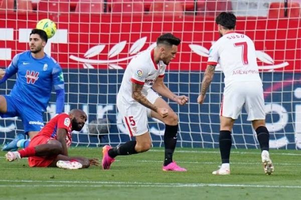 الدوري الإسباني.. إشبيلية ينهي صيامه عن الانتصارات بفوز قاتل