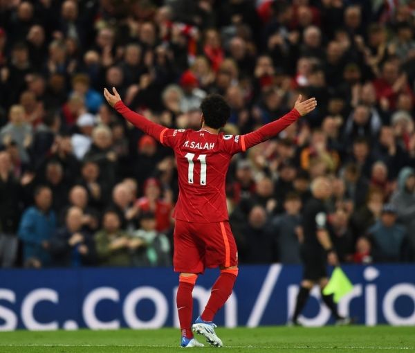 صلاح يقود ليفربول لفوز كبير على يونايتد في الدوري الإنجليزي