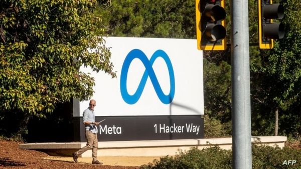 "فيسبوك" تحذر موظفيها من "أوقات صعبة"