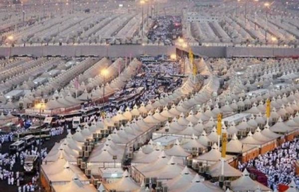 حجاج بيت الله الحرام يبدأون مناسكهم بيوم التروية في مشعر منى