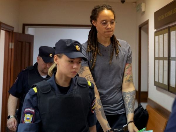 روسيا تحكم بالسجن تسع سنوات على لاعبة كرة سلة أمريكية