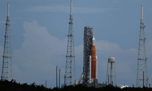 بطول 98 مترا.. “ناسا” تستعد لإطلاق صاروخها العملاق إلى القمر