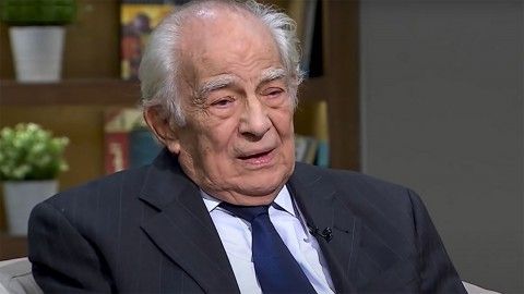 فنان مصري كبير يُثير الجدل: أنا متصل بالعالم الآخر