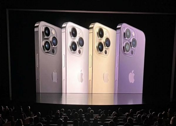 "آبل" تكشف عن ثلاثة من منتجات هواتفها الجديدة بميزة الإتصال بالقمر الصناعي