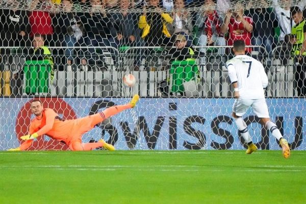 رونالدو يكسر صيامه بالتسجيل في مباراة فريقه مانشستر يونايتد بالدوري الأوروبي