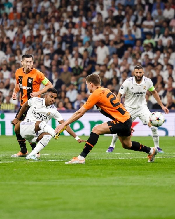 ريال مدريد يهزم شاختار وتشيلسي يسقط ميلان بثلاثية في دوري الأبطال