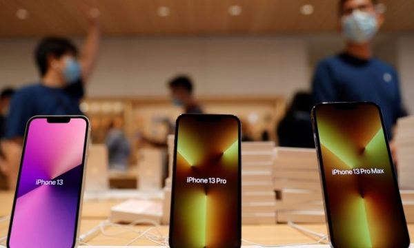 حكم قضائي يُلزم "آبل" بدفع 20 مليون دولار بسبب بيع هواتفها من دون شاحن