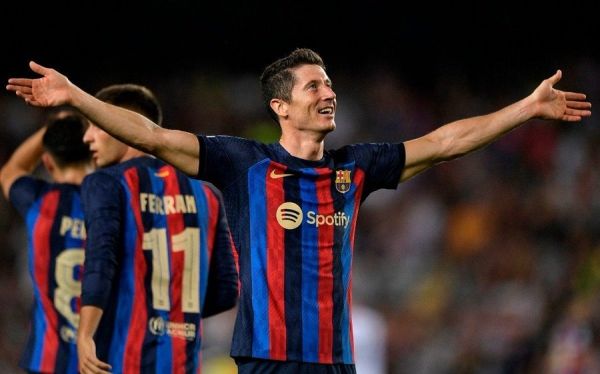 برشلونة يجتاز صدمة الكلاسيكو بثلاثية في شباك فياريال