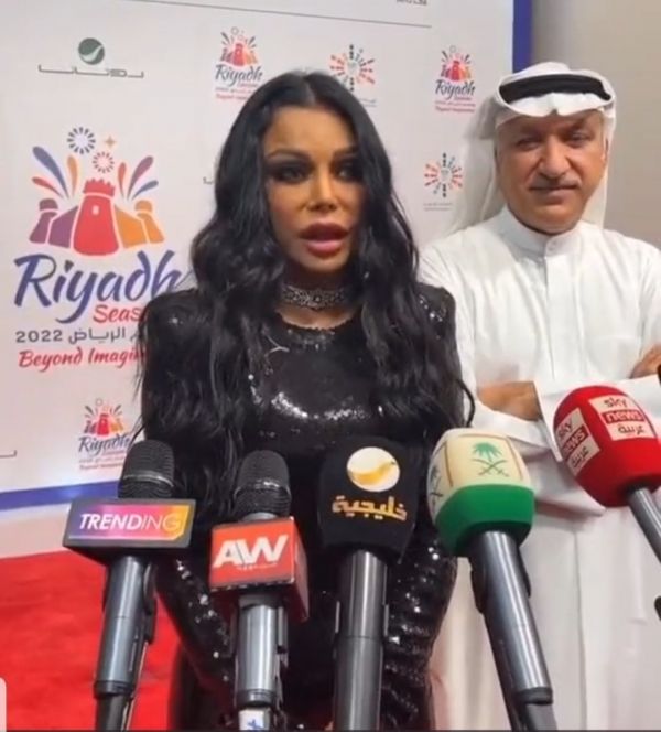 هيفاء وهبي ترد على صورتها "المشوهة" في موسم الرياض