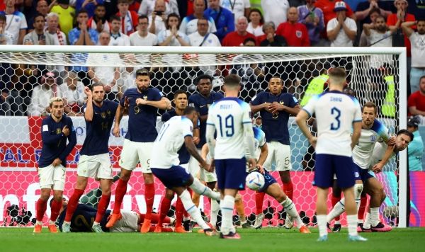 فرنسا تهزم إنجلترا وتضرب موعداً مع المغرب في نصف نهائي كأس العالم