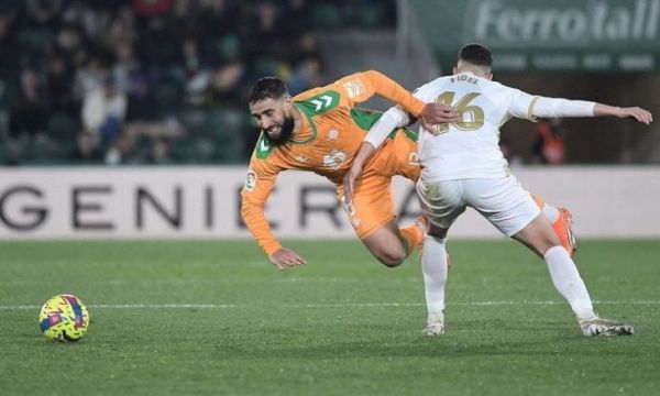 بيتيس يحول تأخره 2-صفر إلى فوز مثير على إلتشي بالدوري الإسباني