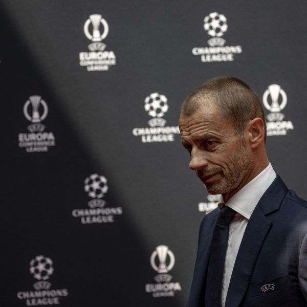 الاتحاد الأوروبي لكرة القدم يفتح تحقيقاً بحق برشلونة على خلفية "فضيحة التحكيم"