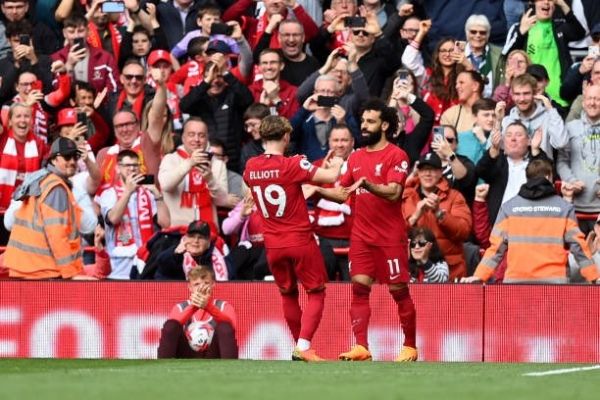 ليفربول يتخطى توتنهام بفوز دراماتيكي في الدوري الإنجليزي