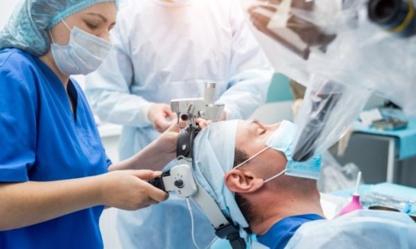 باحثون يبتكرون خوذة لقراءة أفكار الدماغ دون حاجة لتدخل جراحي