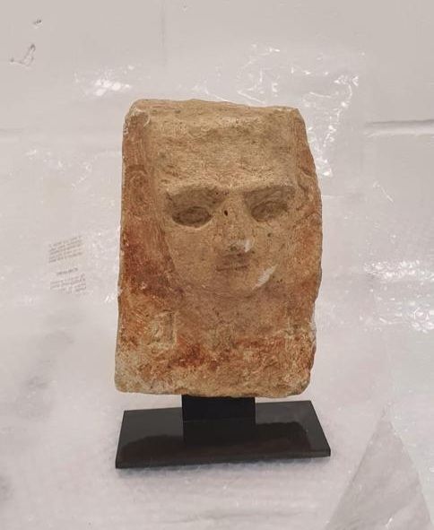 اليمن يستعيد أربع قطع أثرية تم ضبطها في بريطانيا