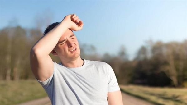 نصائح طبية لتجنب أشعة الشمس وحرارة الصيف.. تعرف عليها