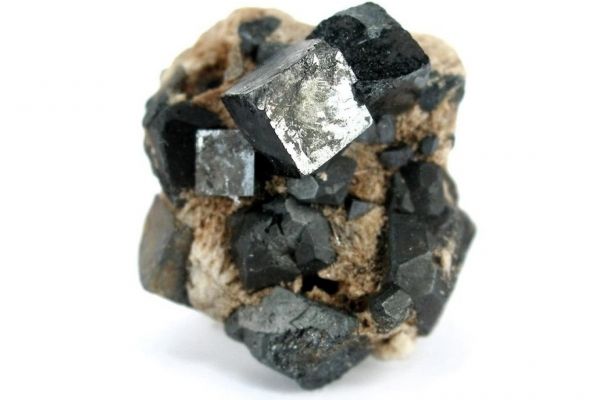 بعد نحو 200 سنة من اكتشافها...مادة على وشك تغيير العالم