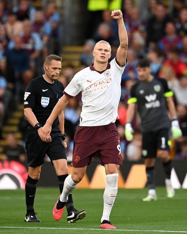 الدوري الإنجليزي.. السيتي يستهل حملة الدفاع عن لقبه بثلاثية أمام بيرنلي