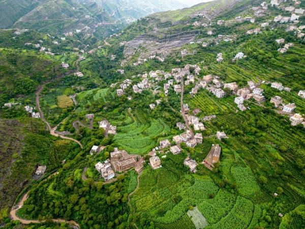 "إب" اليمنية حيث الأمواج الخضراء المتحركة