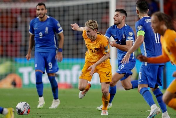 هولندا تهزم اليونان بثلاثية في تصفيات أمم أوروبا