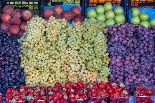 سفارة واشنطن تسلط الضوء على شهرة العنب اليمني