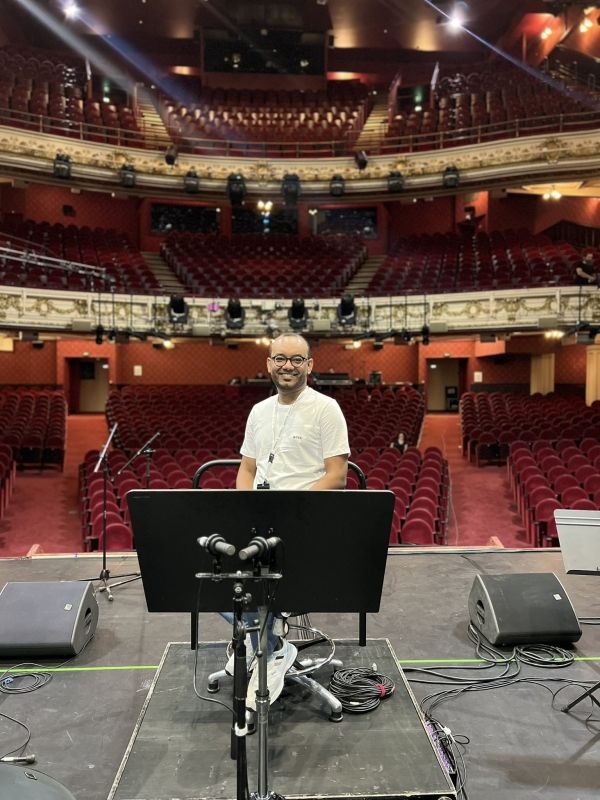 محمد القحوم.. موسيقار يمني ينقل فن بلاده إلى العالم