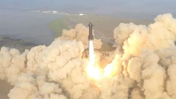 إيلون ماسك يتعهد بإطلاق مركبة "ستارشيب" إلى المريخ بعد 3 أعوام