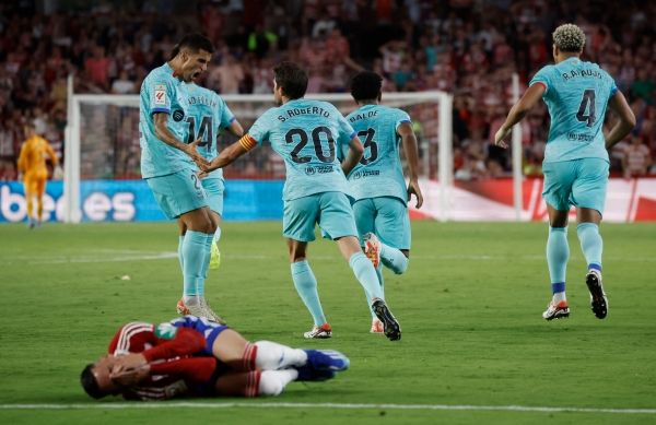 الدوري الإسباني.. تعادل برشلونة وغرناطة وأتلتيكو يواصل انتفاضته بثنائية في سوسيداد