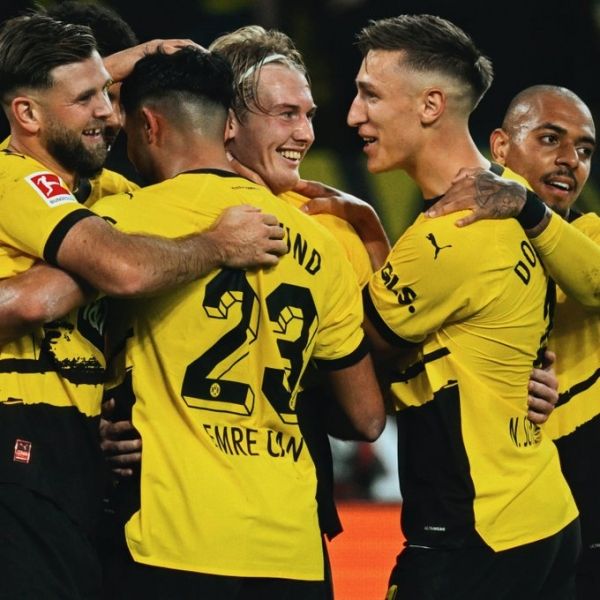 بوروسيا دورتموند ينتزع صدارة الدوري الألماني مؤقتا