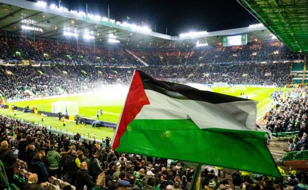 جماهير سيلتيك يتحدى المنع ويرفع أعلام فلسطين خلال مواجهة أتلتيكو مدريد بدوري الأبطال