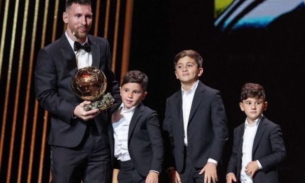 الكرة الذهبية: ميسي يكرس اسطورته بتتويج ثامن في مسيرته
