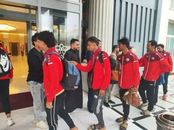 بعثة منتخبنا الوطني تصل أبها السعودية تأهبا لمواجهة البحرين