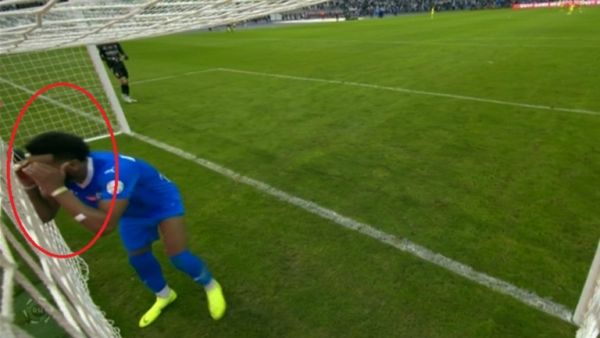 شاهد اللقطة التي تسببت في طرد علي البليهي من لقاء الهلال والنصر