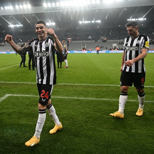 نيوكاسل يحسم مواجهته أمام مانشستر يونايتد