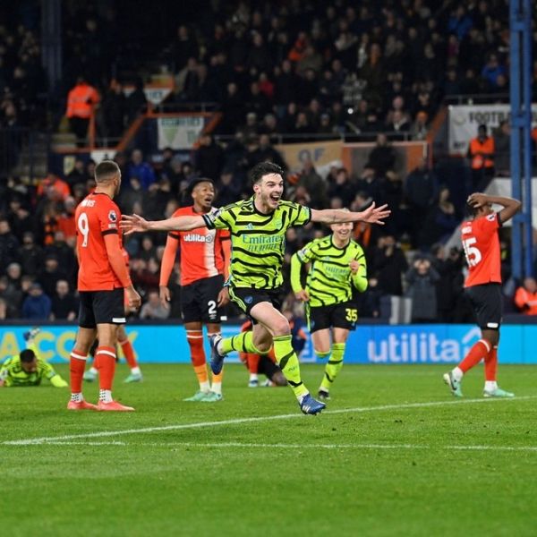 أرسنال يخطف فوزا مثيرا على لوتون تاون في الدوري الإنجليزي