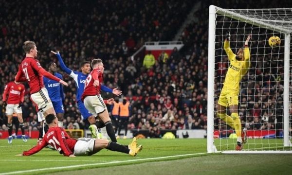 الدوري الإنجليزي.. يونايتد يحسم مواجهة القمّة أمام تشلسي وأستون فيلا يصعق مانشستر سيتي