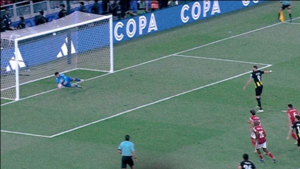 الشناوي يكشف سر تصديه لركلة جزاء بنزيما